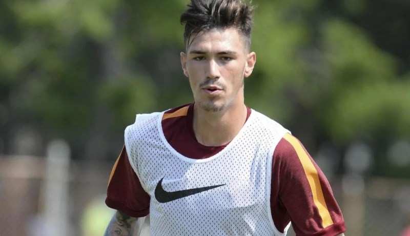 ميلان يغري رومانيولي بقميص الأسطورة نيستا