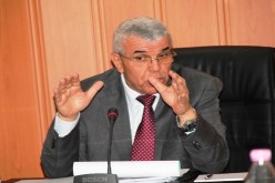 متظاهرون يطردون والي ولاية سطيف من أمام النصب التذكاري للشهيد سعال بوزيد