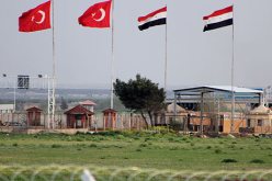 تركيا تغلق حدودها البرية في وجه آلاف النازحين من حلب السورية