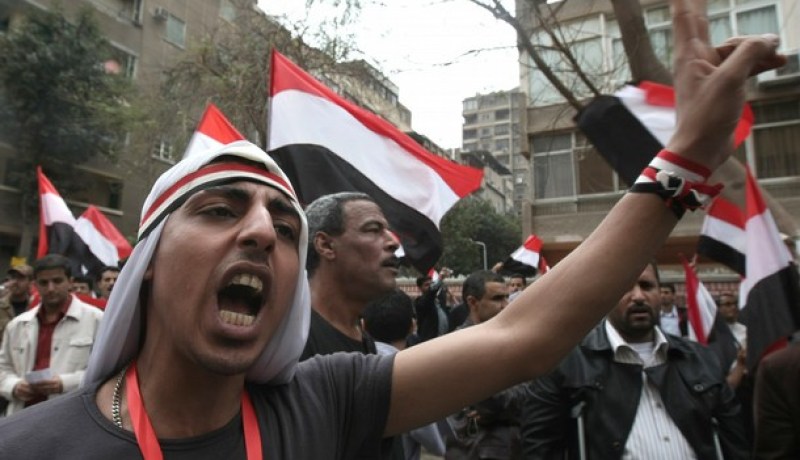 علماء وشيوخ قبائل يمنيون يصعدون الضغوط على صالح وحشود ضخمة تشيع ضحايا الجمعة
