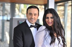 بالصور..صابر الرباعي يؤدي مناسك العمرة برفقة زوجته