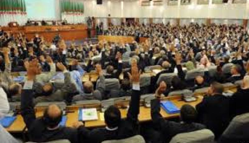 ضبط 17 مشروع قانون ضمن جدول أعمال الدورة الخريفية لسنة 2014 للبرلمان