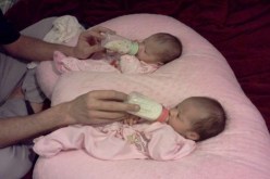 في ميزان حسناتكم…أعينوا أم توأم عديمة الحيلة.. لن تنساكم بالدّعاء بكرة وأصيلا