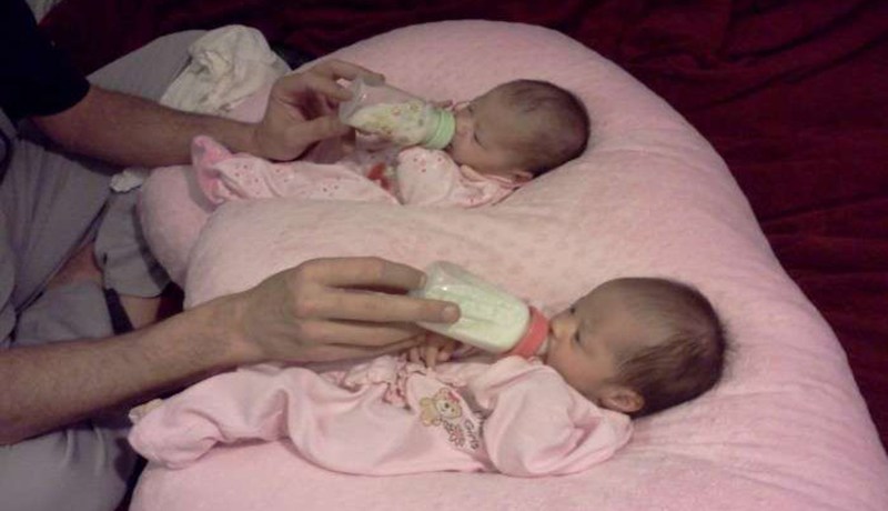 في ميزان حسناتكم…أعينوا أم توأم عديمة الحيلة.. لن تنساكم بالدّعاء بكرة وأصيلا