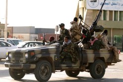 عشرات الثوار ينسحبون من البريقة وقوات القذافي الى معقل المعارضة بنغازي