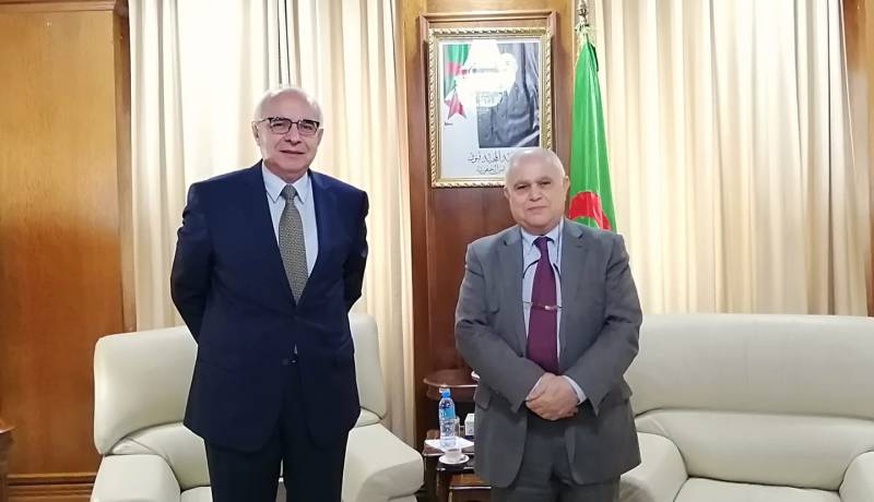 وزير الطاقة يبحث مع سفير رومانيا التعاون بمجال التنقيب عن المحروقات