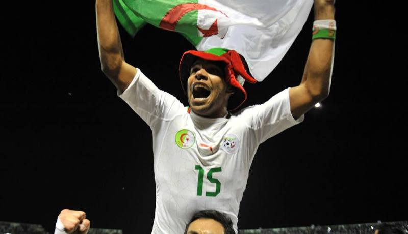 لاعبو “الخضر” احتفلوا مع عائلاتهم بالتأهل إلى المونديال وكسروا هدوء مركز سيدي موسى