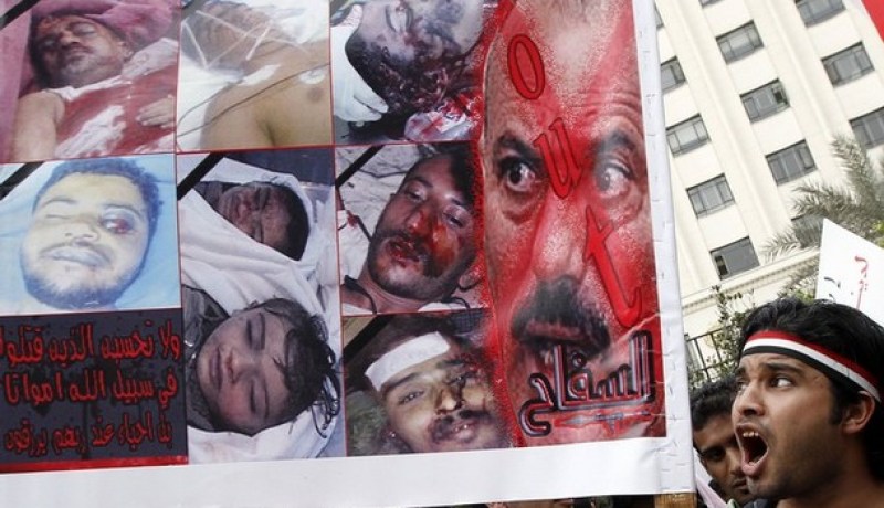 نظام صالح يفقد دعائمه مع انضمام قادة عسكريين وقبليين الى “ثورة الشباب”