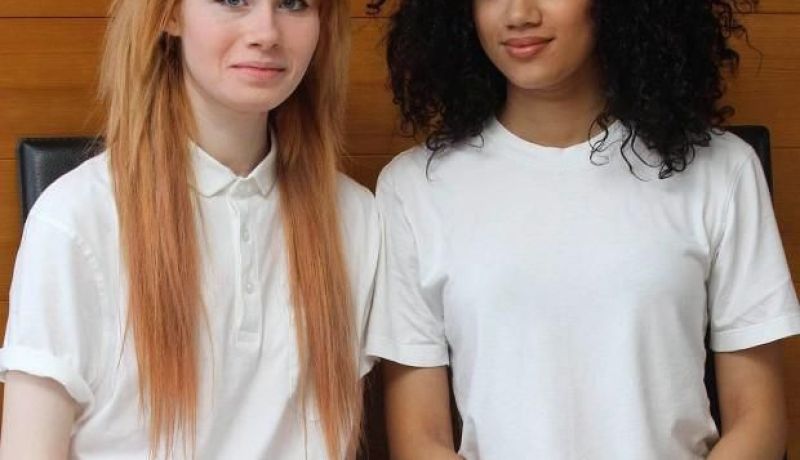 بالصور حالة نادرة لشقيقتين توأمتين مختلفتان في الشكل بنسبة 100 بالمائة