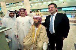 بالصور حقيقة إنسان آلي على هيئة إمام مسجد يتم شحنه ليلقي خطبة الجمعة في الإمارات