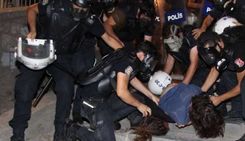 الشرطة التركية تفرق مظاهرتين بالقوة في أنقرة وإسطنبول