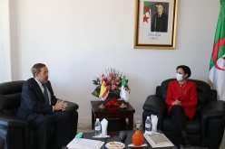 بالصور.. وزيرة البيئة تستقبل السفير الإسباني بالجزائر