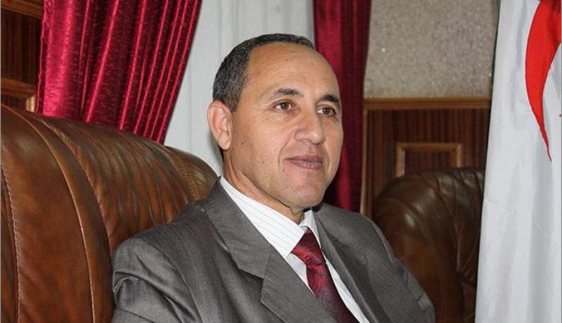 عز الدين ميهوبي يشدد على وضع قانون لتنظيم سوق الكتاب