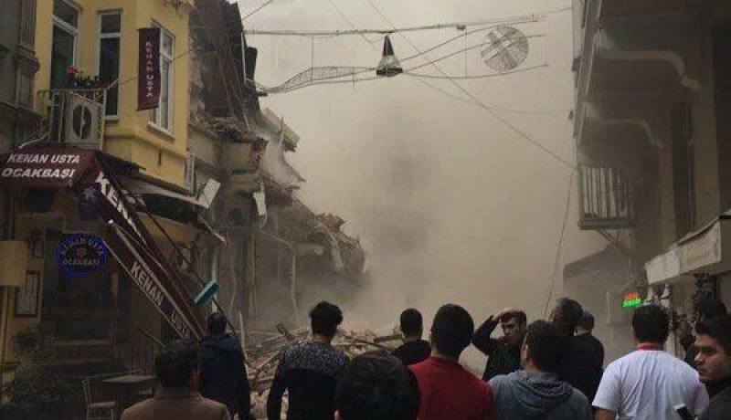 انهيار مبنى من 5 طوابق في اسطنبول