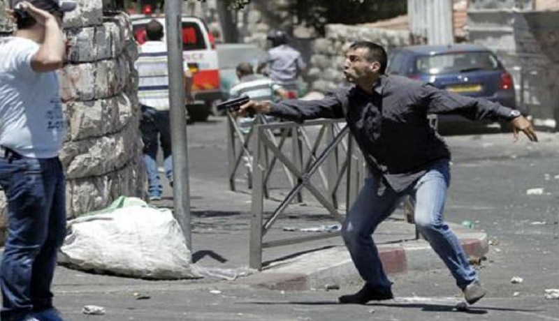 مستوطن إسرائيلي يقتل شاباً فلسطينياً جنوب الضفة الغربية
