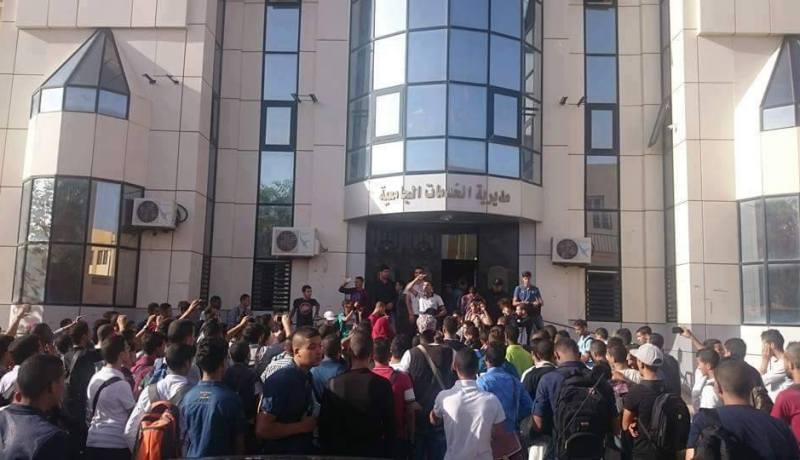 طلبة ينظمون مسيرة سلمية احتجاجا على سوء الإيواء والإطعام في الأغواط
