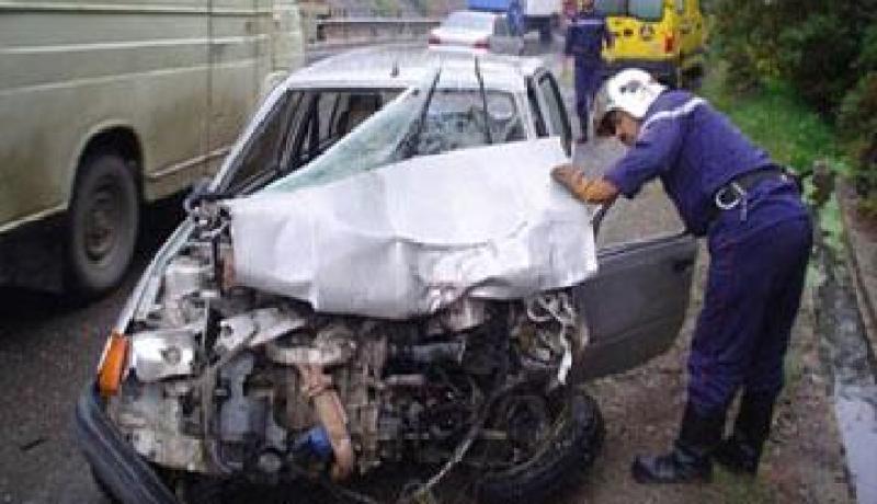 أربعة قتلى و جريح في حالة خطيرة في حادث انحراف سيارة بتيزي وزو