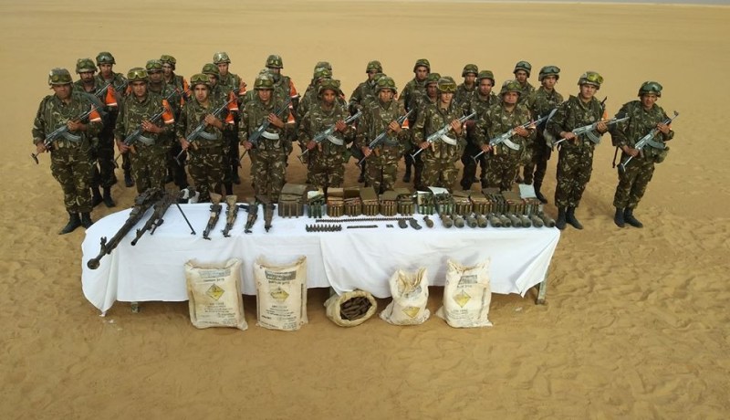 بالصور.. الجيش يكشف مخبأ يحتوي على رشاشات ثقيلة و11 قذيفة هاون وأسلحة أخرى وذخيرة