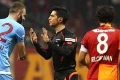 بالصور مسيرة جماهيرية ضد حكم طرد 4 لاعبين