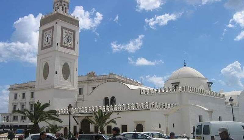 الأئمة يدعون إلى التغافر والتسامح في خطبة العيد