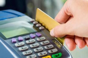 بالفيديو هذه هي البنوك التي تعمل بآلية الدفع الإلكتروني وهكذا يتم الحصول على البطاقة