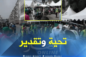 شاهد وقوف الحضور للتصفيق..وتحية حارة لعمال النظافة في ذكرى الإستقلال