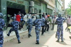 الخرطوم تعتقل قيادين من المعارضة وتجدد الاحتجاجات