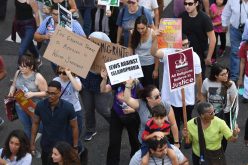 الأمريكيون يحتجون ضد حظر دخول المسلمين