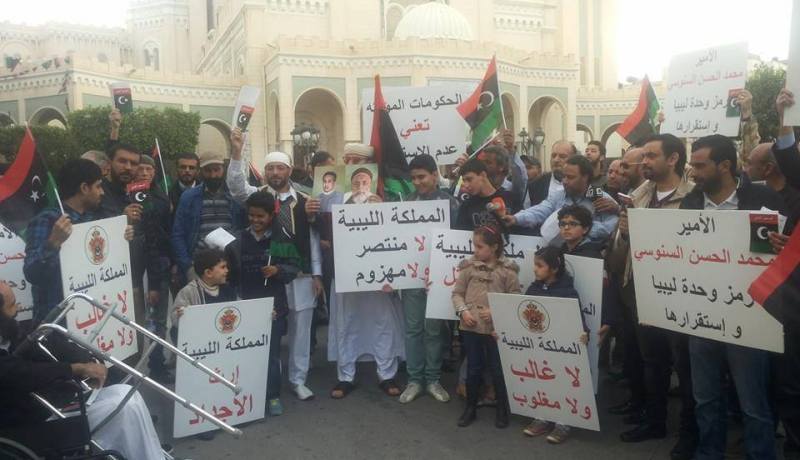 مظاهرات تنادي بعودة النظام الملكي في ليبيا ومقتل أطباء هنود بعد اشتباكات بين الميليشيات