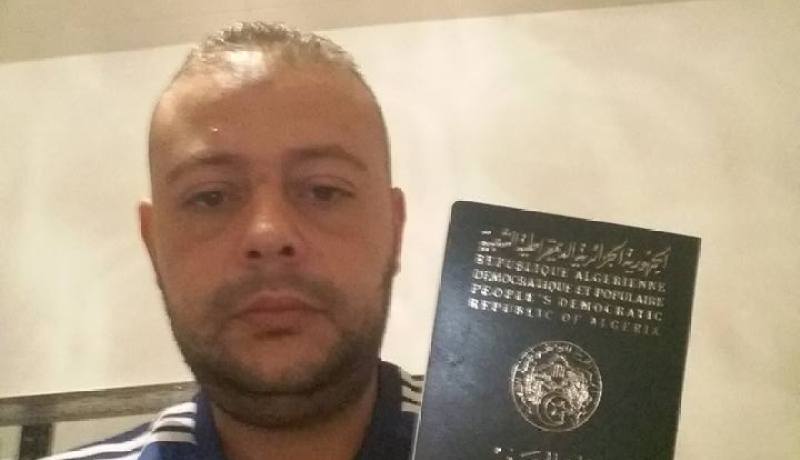 مراد بوعكاز يعلن عن تحصله على جواز سفر للعودة الى الجزائر