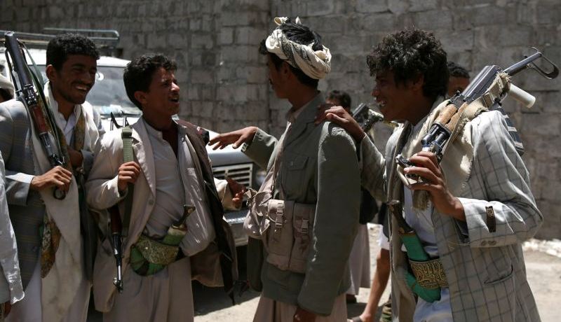 مسلحون يحتلون وزارة الداخلية في صنعاء