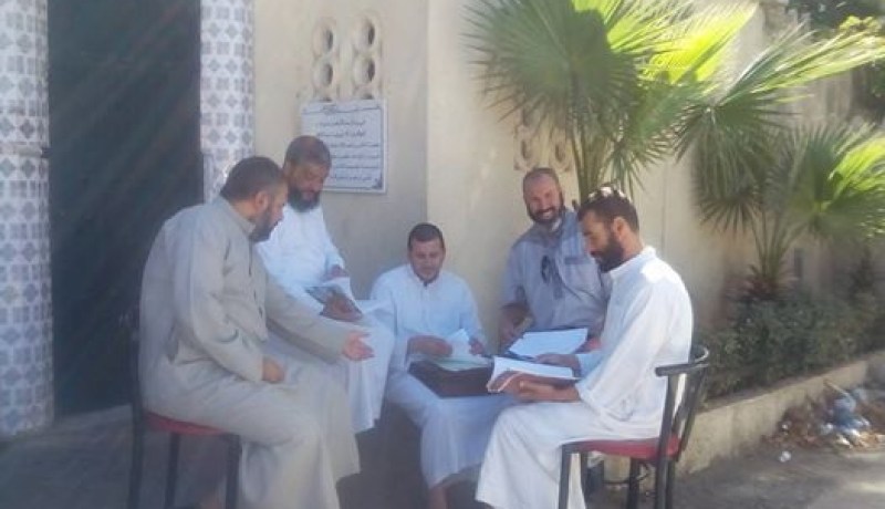 نقابة الأئمة تجتمع في الشارع
