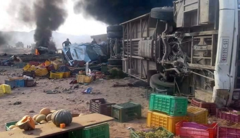 بالفيديو… حادث إصطدام شاحنة بحافلة في تونس