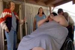 بالصّورة.. سيدة تزن 3 قناطير تنجب طفلا وزنه 18 كيلوغراما