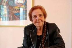 سفارة الجزائر ببرلين تُكرم الرسامة الألمانية بيتينا هاينان عياش