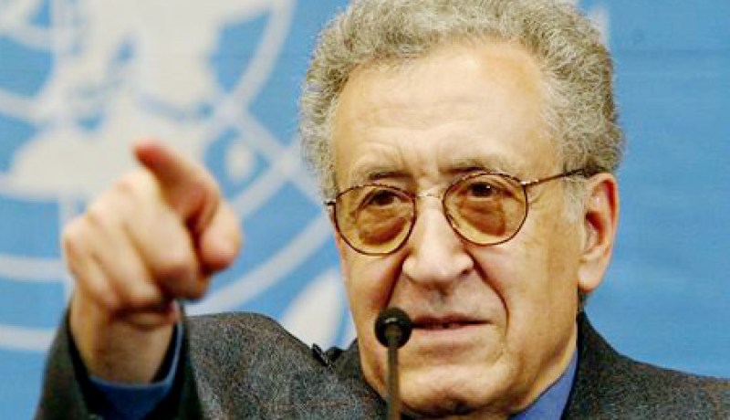 الابراهيمي يدعو لحكومة انتقالية كاملة الصلاحية بسوريا لحين اجراء انتخابات