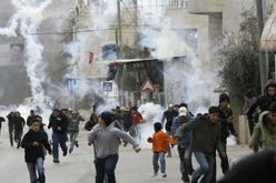إختناق عشرات الفلسطينيين إثر اقتحام قوات الإحتلال لبلدة شمالي  نابلس