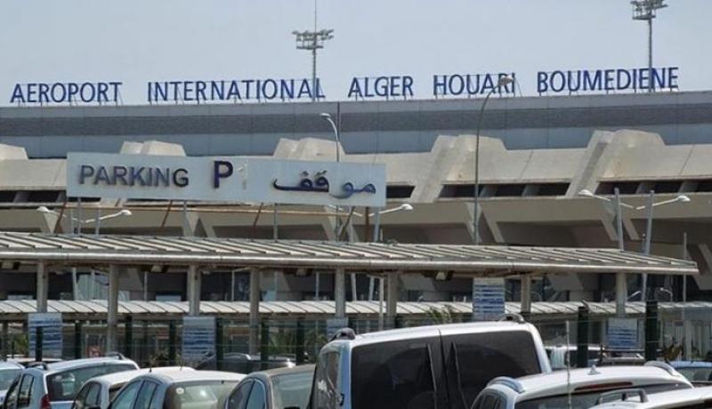 جمركي بمطار هواري بومدين وفتاة يقودان شبكة لتهريب الكوكايين
