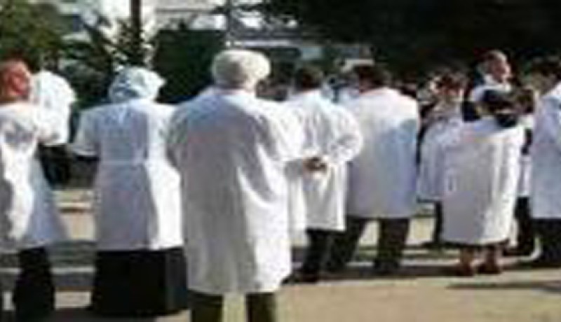 الأطباء الأخصائيون عازمون على مواصلة احتجاجهم