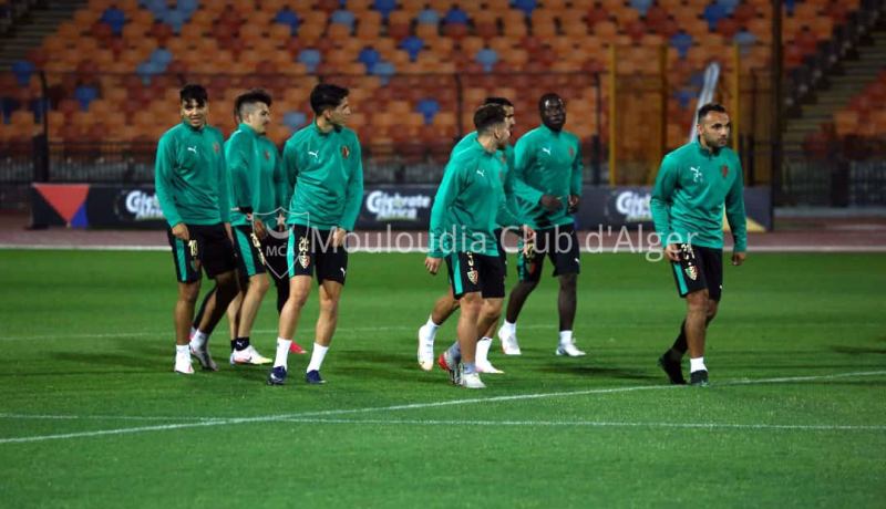 بالصور.. العميد يُجري آخر حصة تدريبية قبل لقاء الزمالك بملعب “القاهرة”