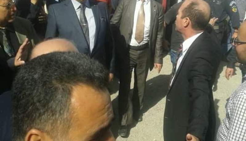 بالصور والي بومرداس يستقل الحافلة للتنقل بين البلديات