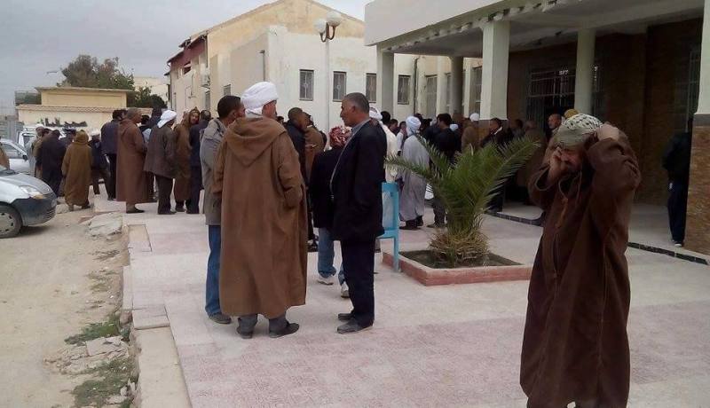فلّاحون وموّالون يحاصرون مسؤولين داخل دار الشباب في تبسة