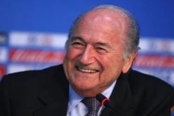 ‬ بلاتر‮: “‬سعيد جدا لأنني‮ ‬أشارك الجزائر احتفاليتها‮… ‬والاحتراف سيعيد للجزائر هيبتها‮”