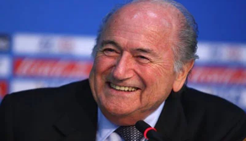 ‬ بلاتر‮: “‬سعيد جدا لأنني‮ ‬أشارك الجزائر احتفاليتها‮… ‬والاحتراف سيعيد للجزائر هيبتها‮”