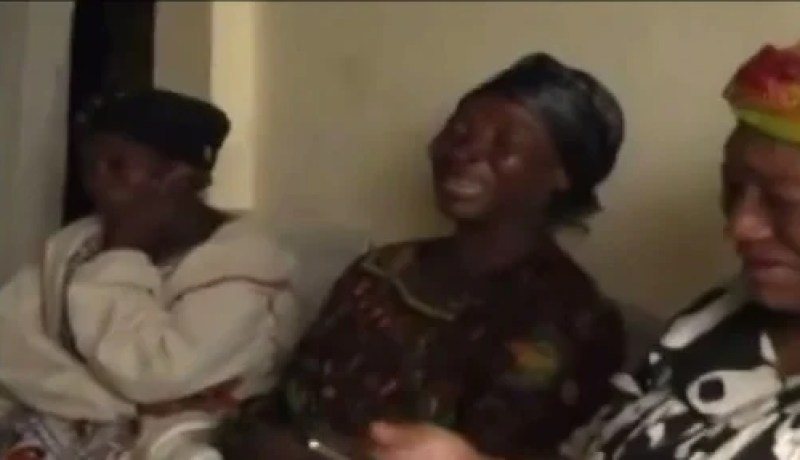 بالفيديو: قناة كاميرونية تنقل أجواء حزن عائلة ايبوسي على فقدانه