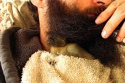 رجل أمريكي يربي بطة داخل لحيته