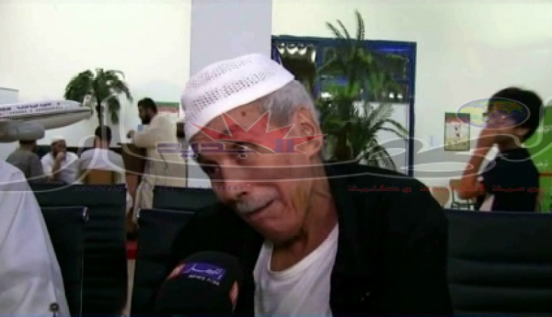 بالفيديو: حالة من الغليان وسط الحجاج بسبب تأخر الحصول على تأشيرة الحاج