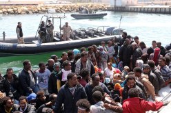 البحرية الليبية تضبط 187 مهاجرا غير شرعي