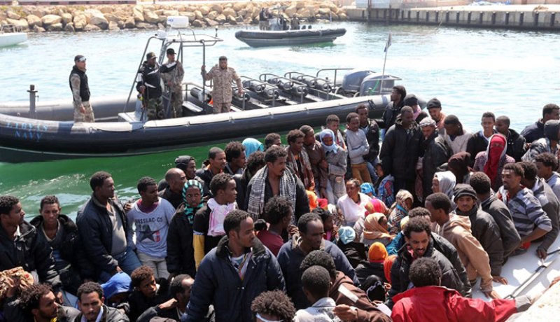 البحرية الليبية تضبط 187 مهاجرا غير شرعي