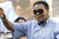 الملاكم محمد علي في المستشفى